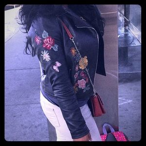 I’m selling a leather jacket for 45 $ 🤷🏾‍♀️ ..